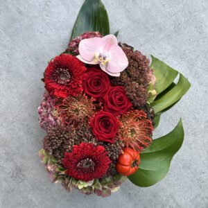 Allerheiligen model 11 - Sierlijk bloemstuk rood en roze
