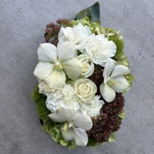 Allerheiligen model 12 - Sierlijk bloemstuk wit en groen